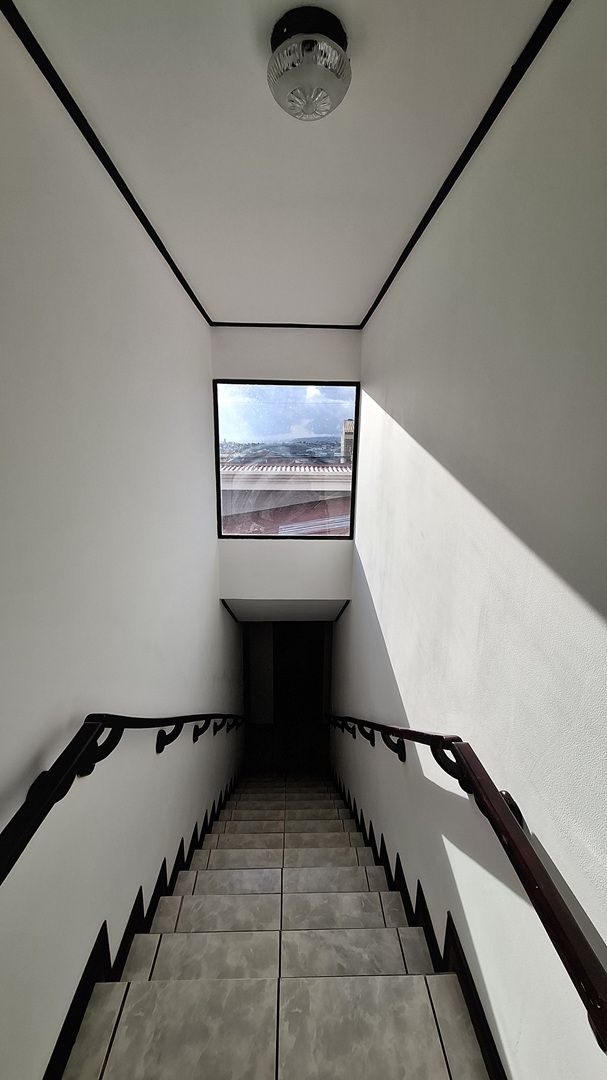 Escaleras hacia la segunda planta
